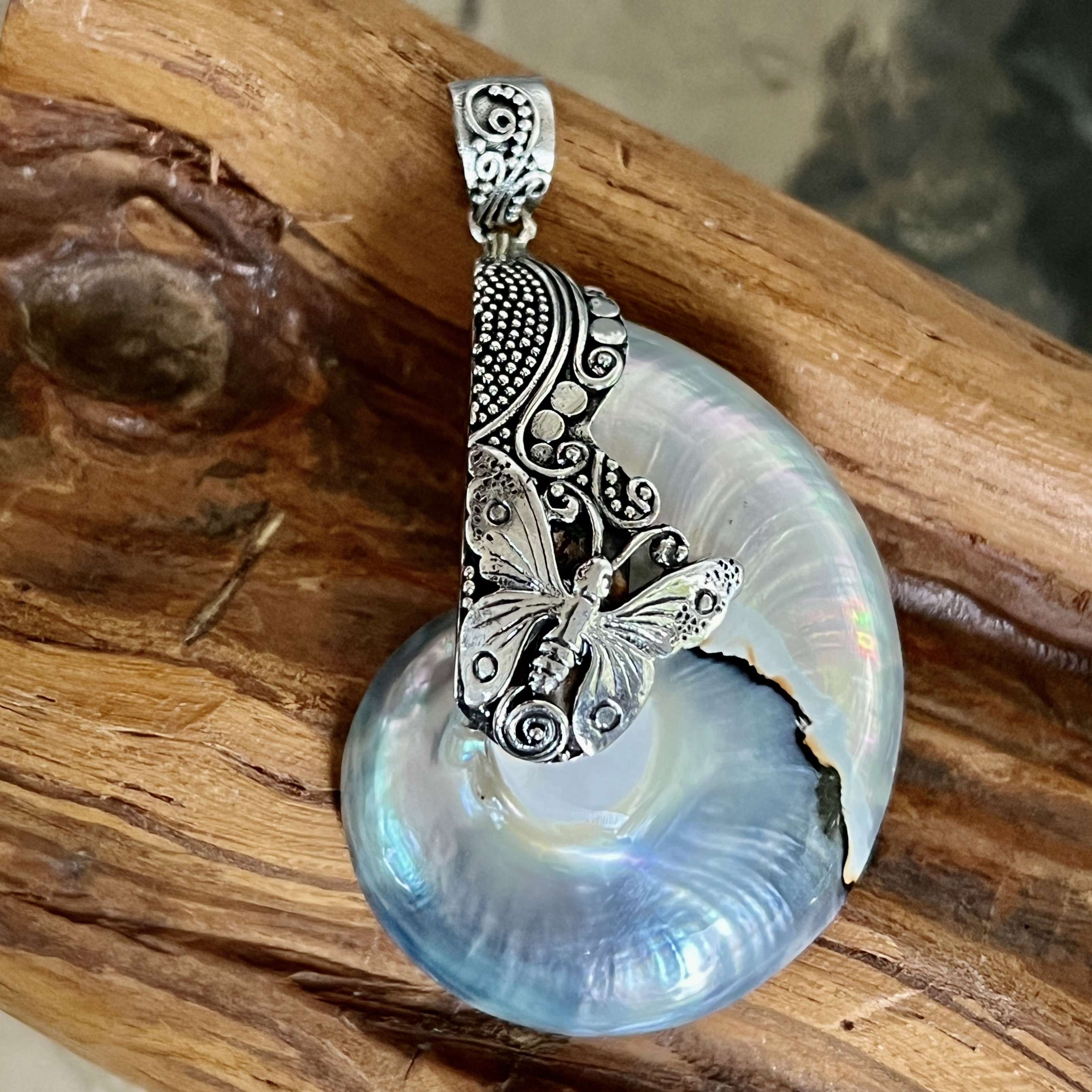 (HANDMADE 925 BALI STERLING SILVER BUTTERFLY PENDANTS WITH NAUTILUS SHELL)